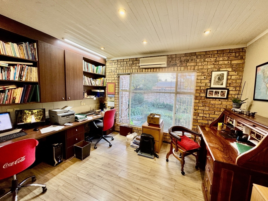 5 Bedroom Property for Sale in Van Der Hoff Park North West